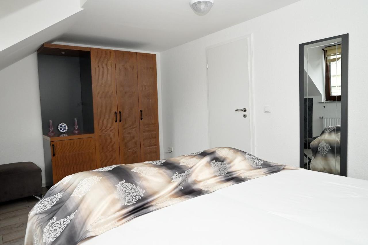 Ferienwohnung&Aparts By Kispet Group Hotels In Oberhausen Oberhausen  Eksteriør billede