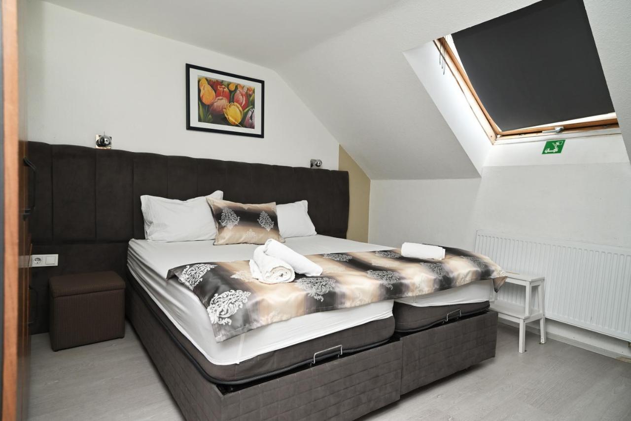 Ferienwohnung&Aparts By Kispet Group Hotels In Oberhausen Oberhausen  Eksteriør billede